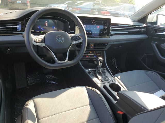 2025 Volkswagen Jetta SE - Photo 10