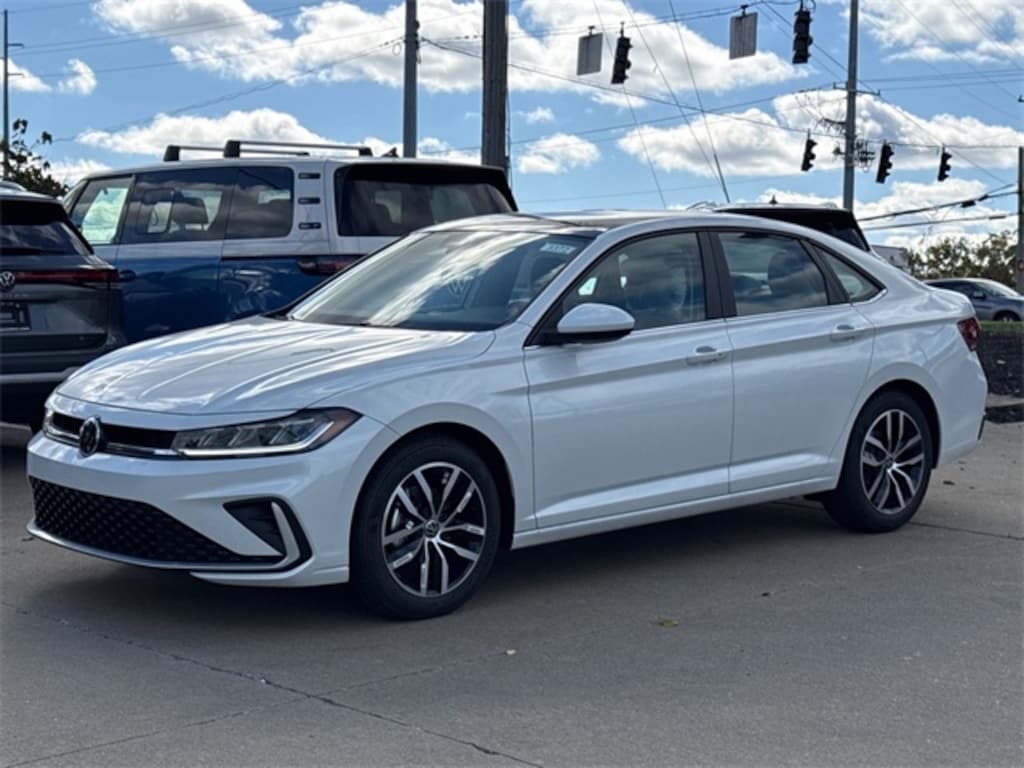 New 2025 Volkswagen Jetta 1.5T SE Sedan