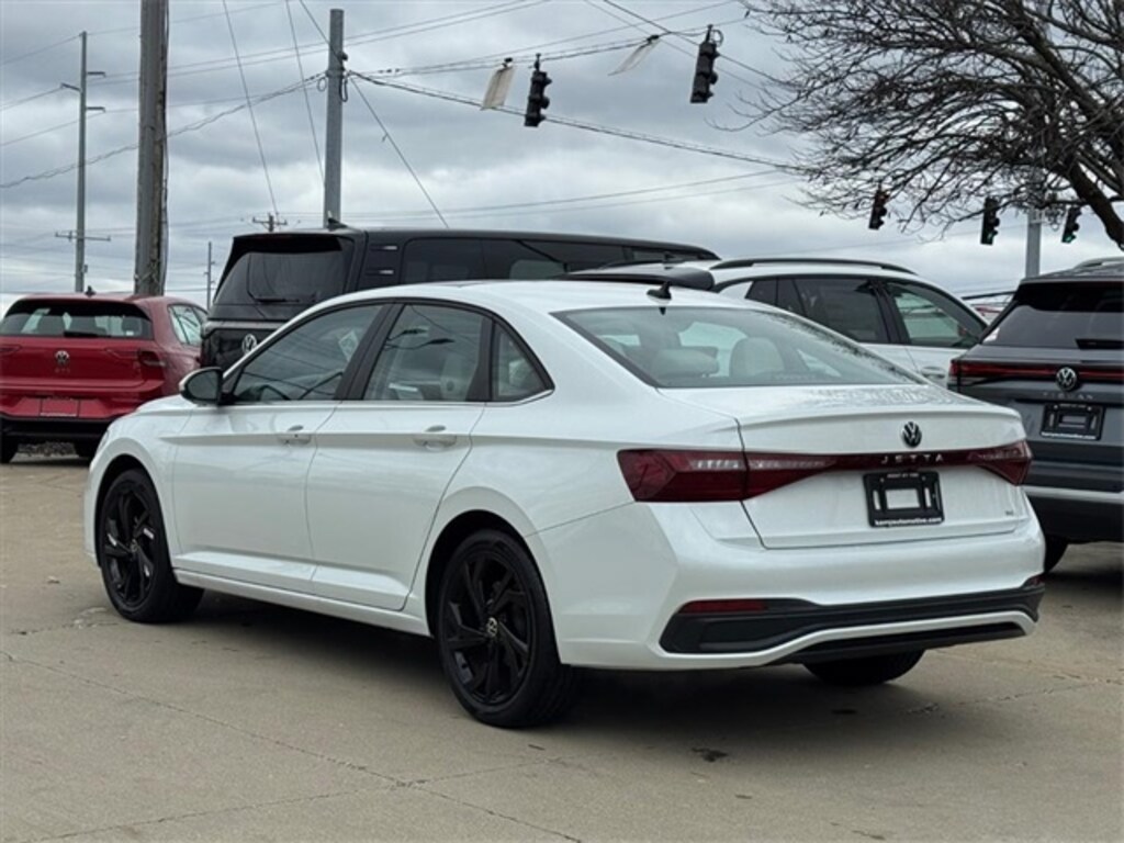 Certified 2025 Volkswagen Jetta 1.5T SE Sedan