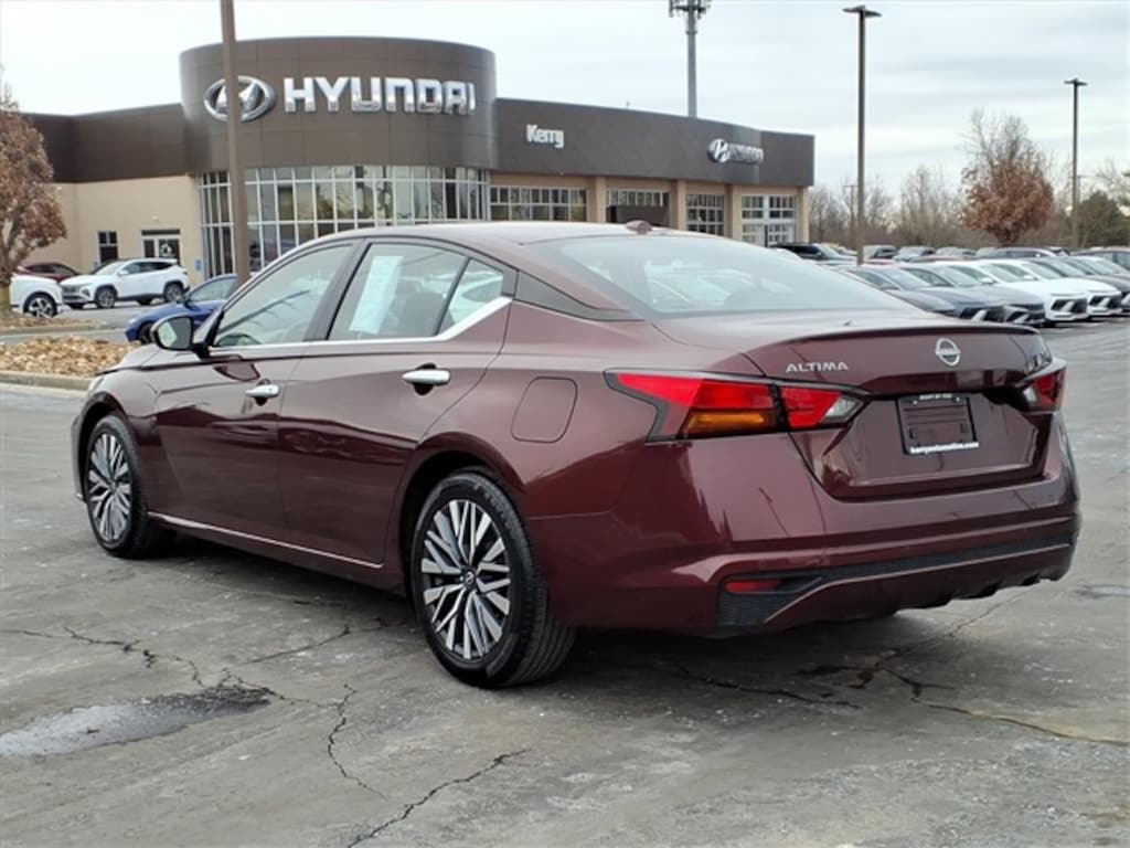 Used 2023 Nissan Altima 2.5 SV Sedan