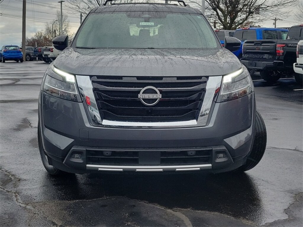 Used 2024 Nissan Pathfinder SL SUV