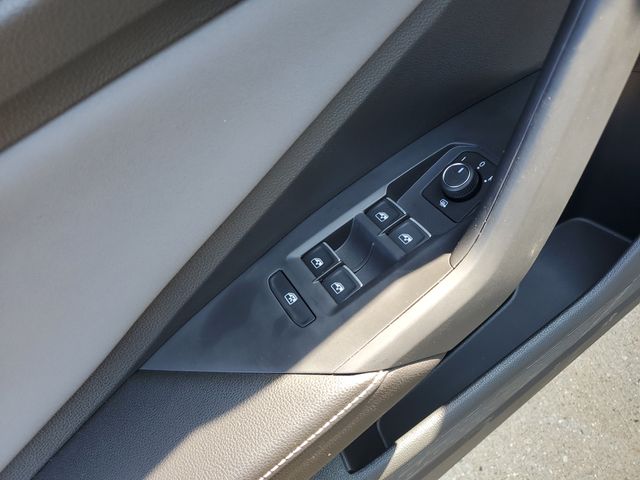 2025 Volkswagen Jetta SE - Photo 22