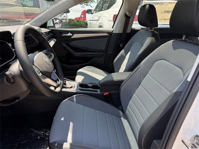 2025 Volkswagen Jetta SE - Photo 7