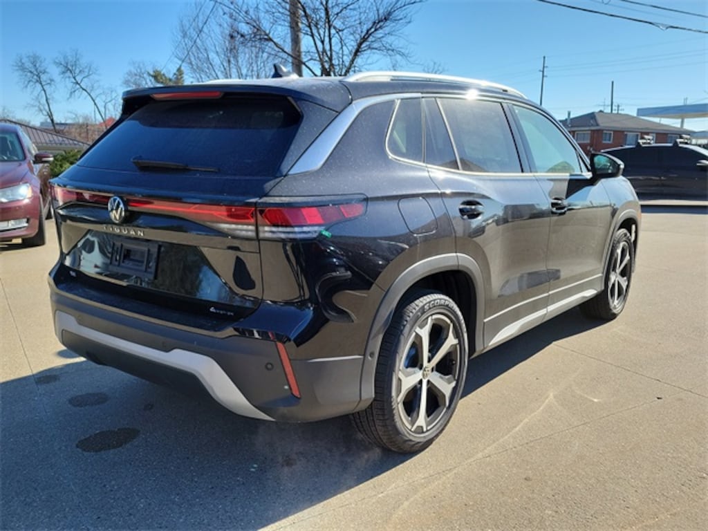 New 2025 Volkswagen Tiguan 2.0T SE SUV