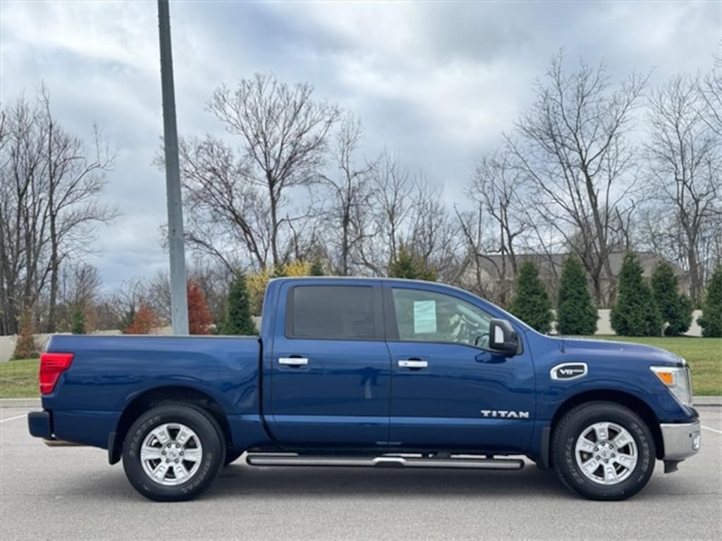 Used 2017 Nissan Titan SV Truck Crew Cab