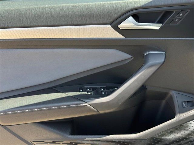 2025 Volkswagen Jetta SE - Photo 10