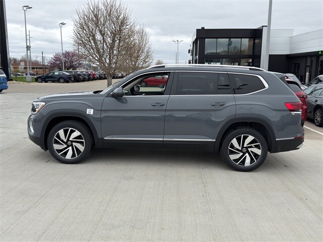 2025 Volkswagen Atlas SEL photo 3