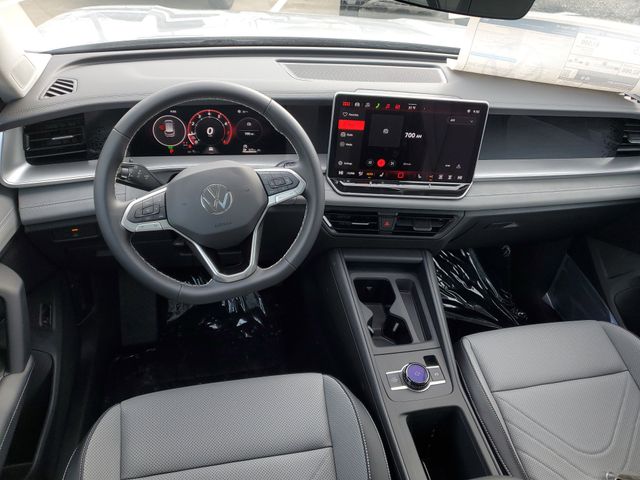 2026 Volkswagen Tiguan SE - Photo 9