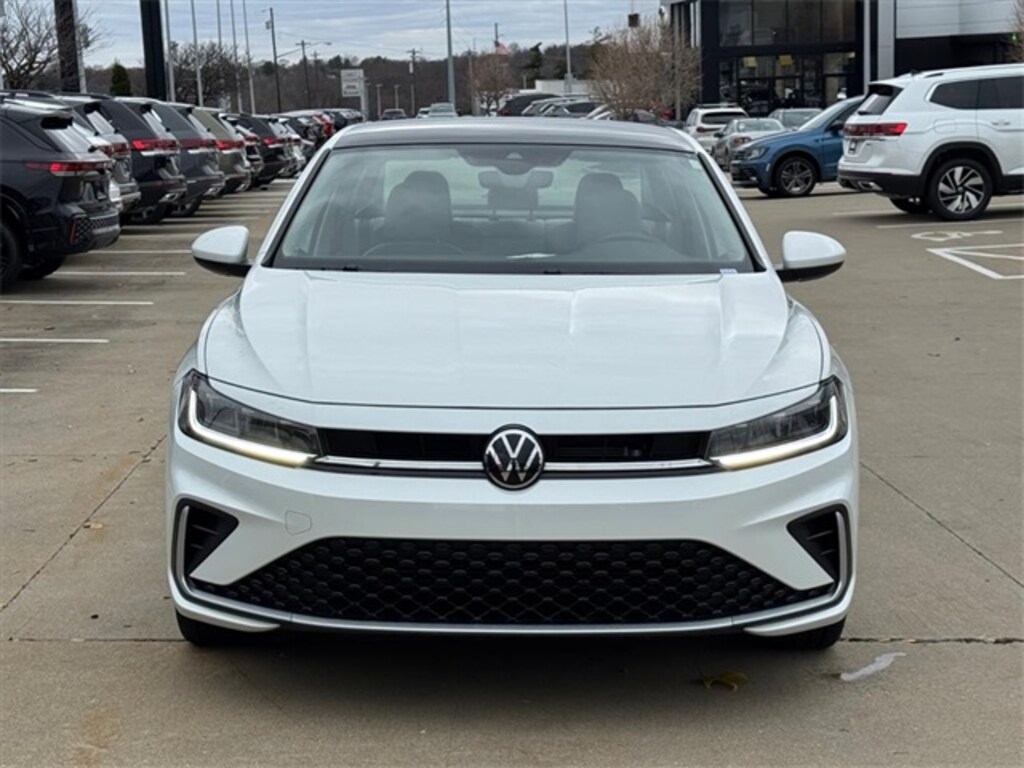 Certified 2025 Volkswagen Jetta 1.5T SE Sedan