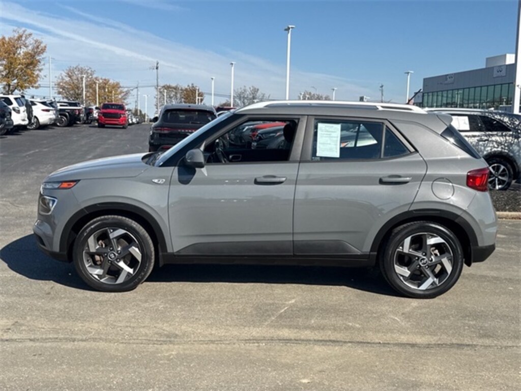 Used 2023 Hyundai Venue SEL SUV