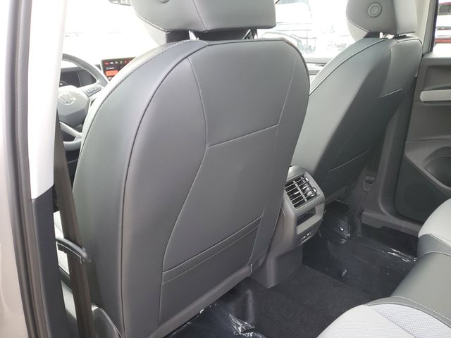 2026 Volkswagen Tiguan SE - Photo 13