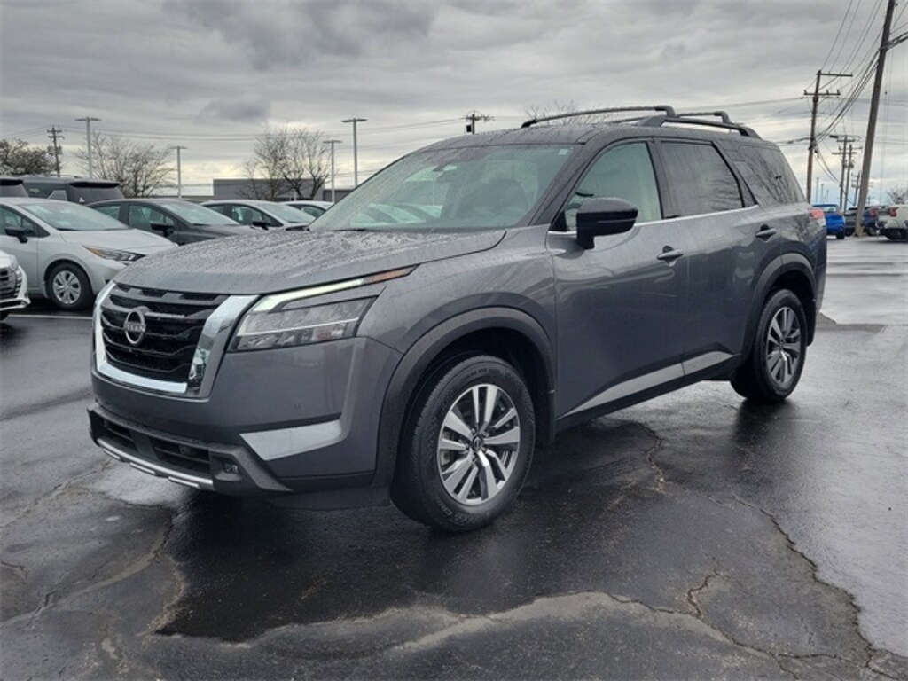 Used 2024 Nissan Pathfinder SL SUV