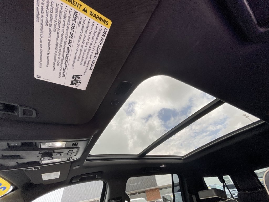 2021 Chevrolet Suburban Premier - Photo 19