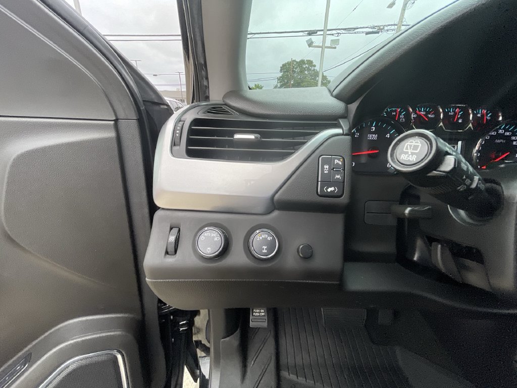 2019 Chevrolet Tahoe LT - Photo 16