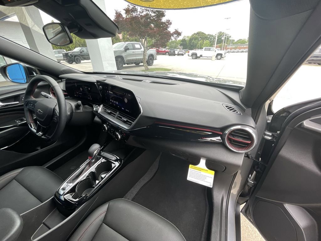 2025 Chevrolet Trax RS - Photo 28