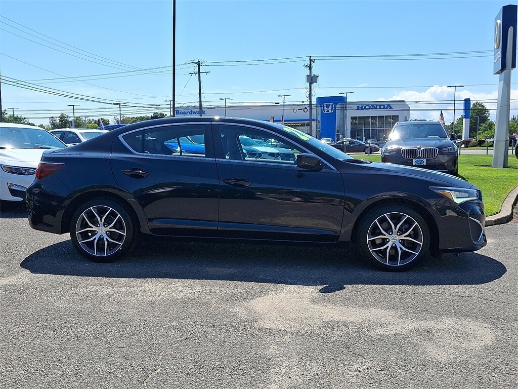 2022 Acura ILX Premium photo 4