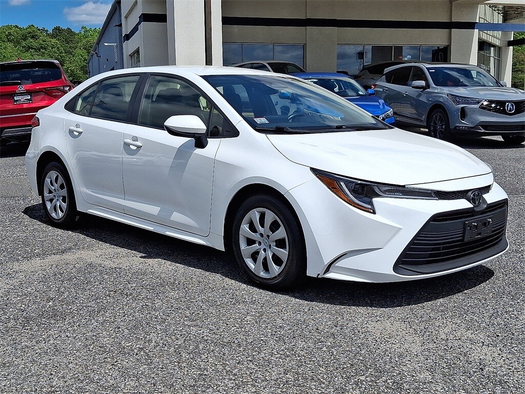 2023 Toyota Corolla LE photo 3