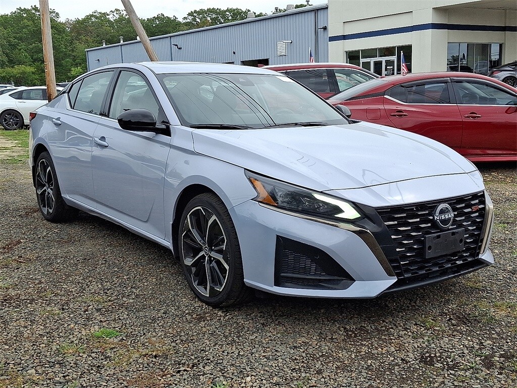 2024 Nissan Altima 2.5 SR photo 2