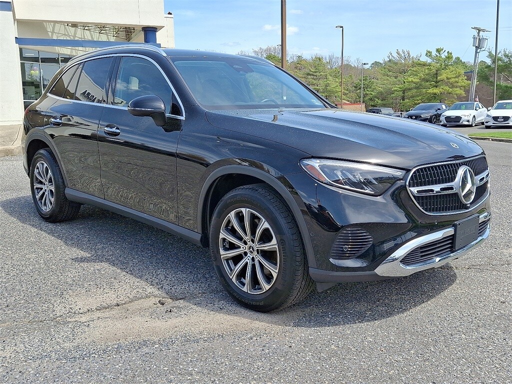 2024 Mercedes Benz GLC 300 photo 3