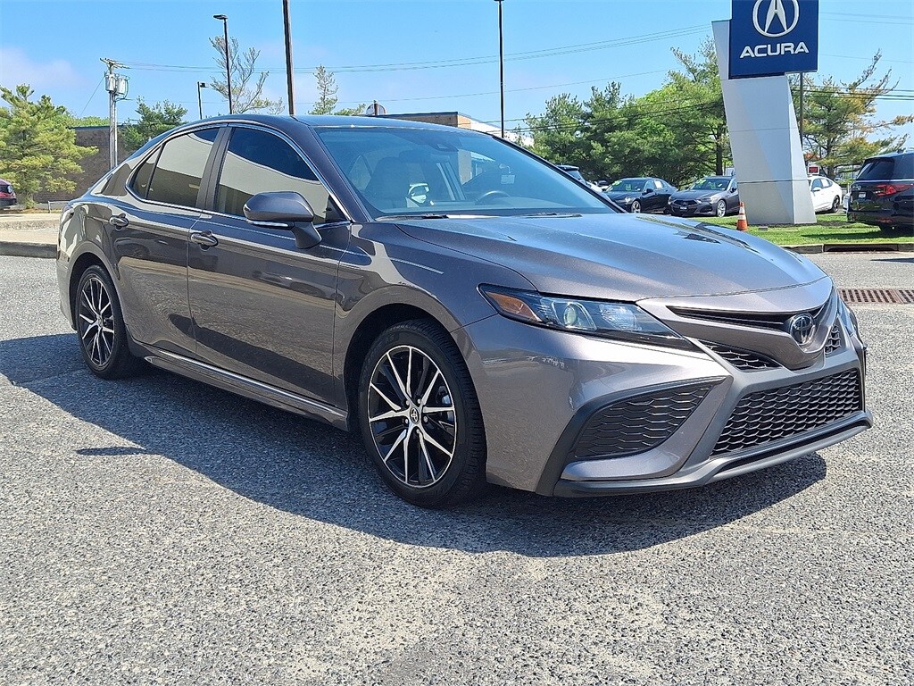 2023 Toyota Camry SE photo 3