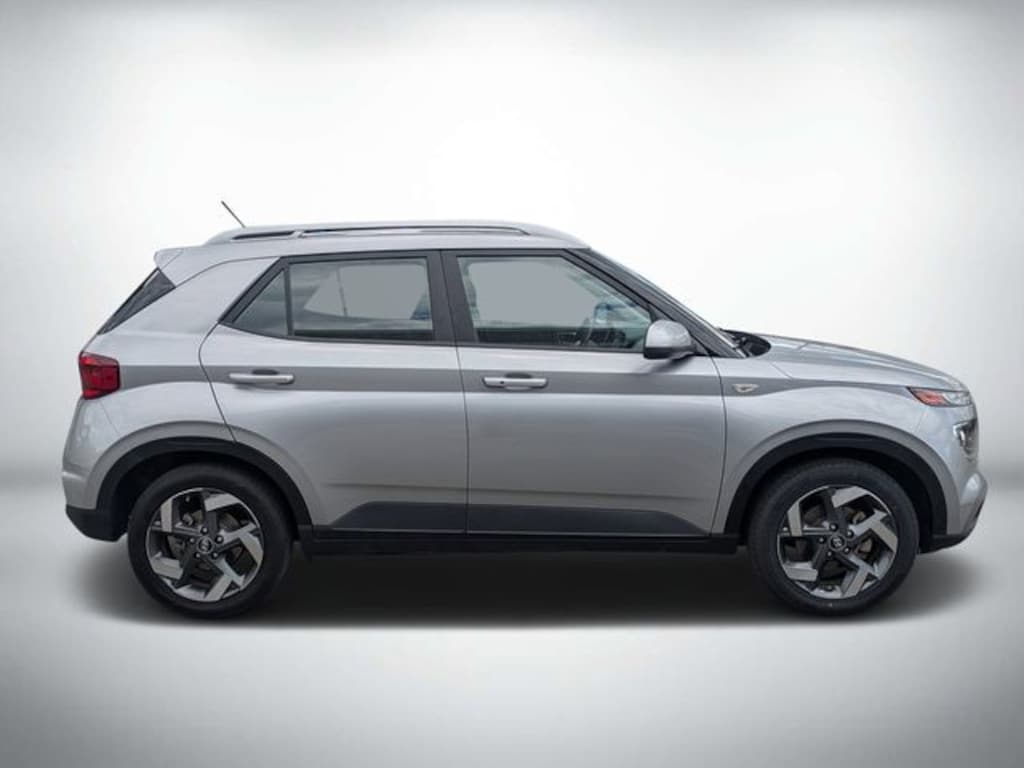 Used 2024 Hyundai Venue SEL SUV