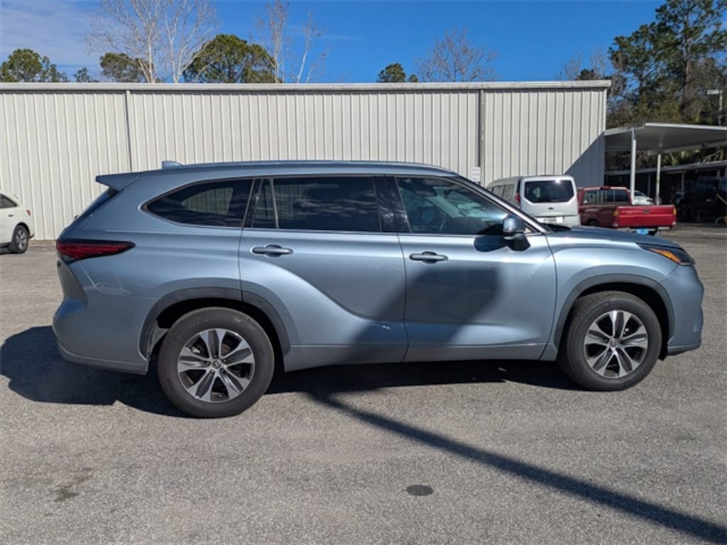 Used 2021 Toyota Highlander XLE SUV