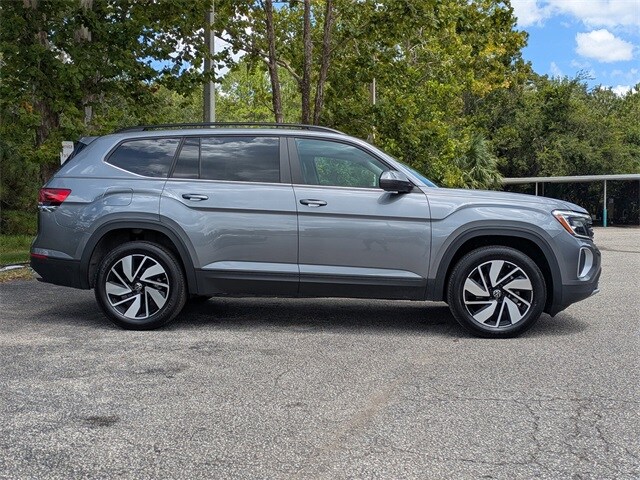 2024 Volkswagen Atlas SE Technology photo 2
