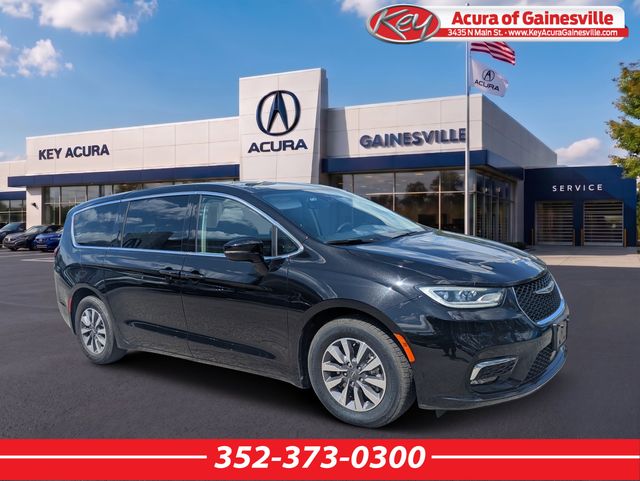 2024 Chrysler Pacifica Hybrid Select PHEV's photo