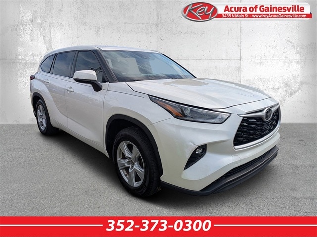 2021 Toyota Highlander LE's photo