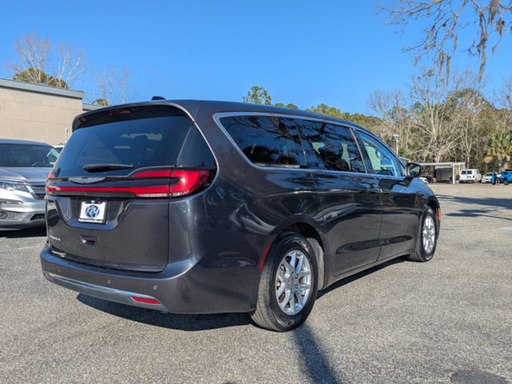 Used 2023 Chrysler Pacifica Touring L Van Passenger Van