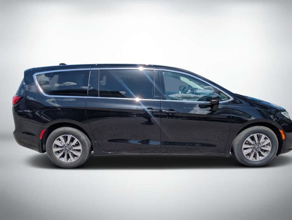 Used 2024 Chrysler Pacifica Plug-In Hybrid Select Van Passenger Van