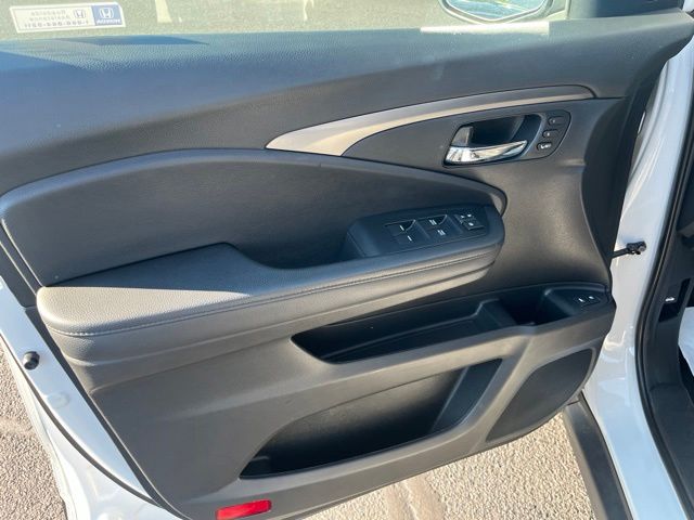 2022 Honda Pilot SE - Photo 16