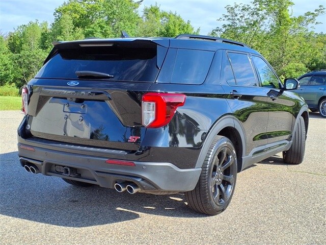 2023 Ford Explorer ST photo 3