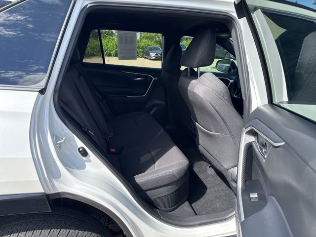 2024 Toyota RAV4 SE - Photo 15
