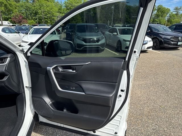 2024 Toyota RAV4 SE - Photo 16
