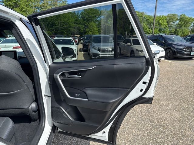 2024 Toyota RAV4 SE - Photo 14