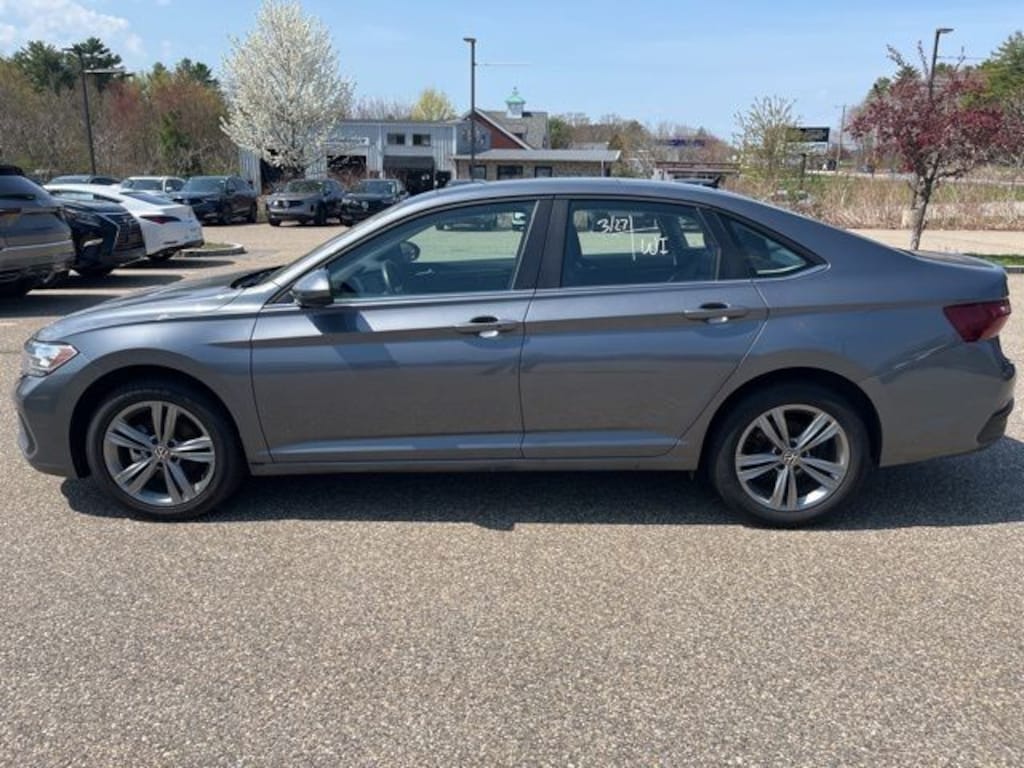 Used 2024 Volkswagen Jetta 1.5T SE Sedan