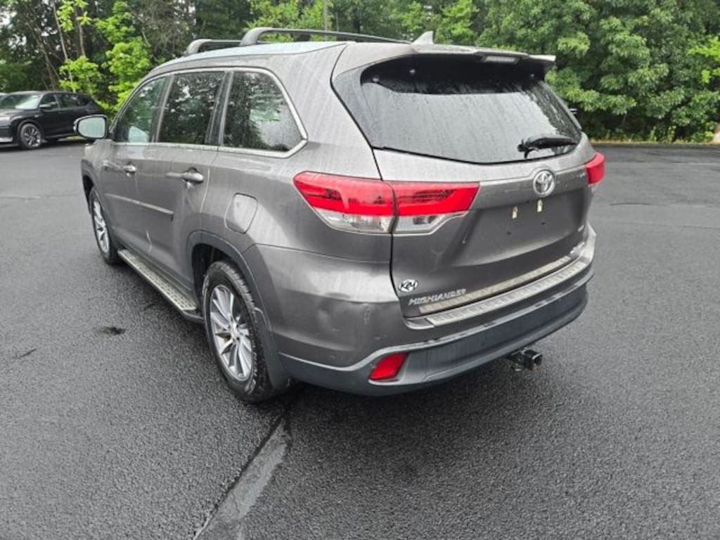 Used 2019 Toyota Highlander XLE V6 SUV