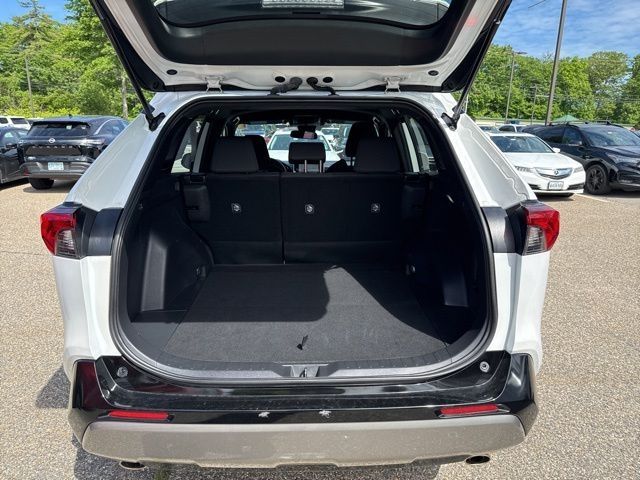 2024 Toyota RAV4 SE - Photo 13