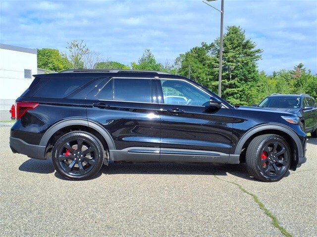 2023 Ford Explorer ST photo 2