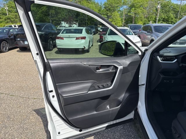 2024 Toyota RAV4 SE - Photo 9