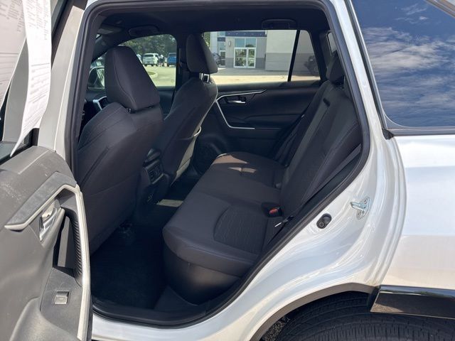 2024 Toyota RAV4 SE - Photo 12