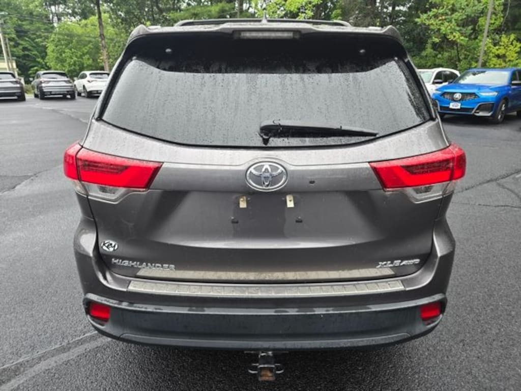 Used 2019 Toyota Highlander XLE V6 SUV