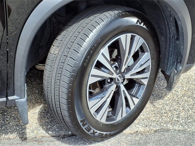 2023 Nissan Rogue SV photo 3