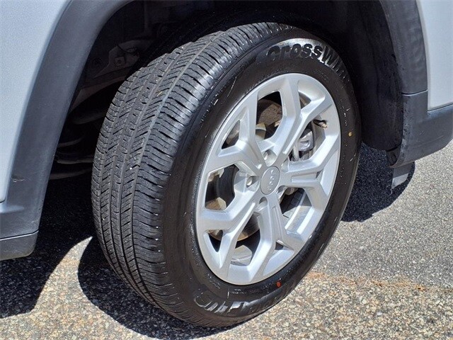2024 Jeep Compass Latitude photo 2