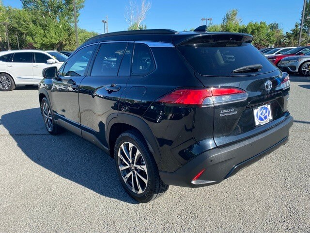 2023 Toyota Corolla Cross XLE photo 3