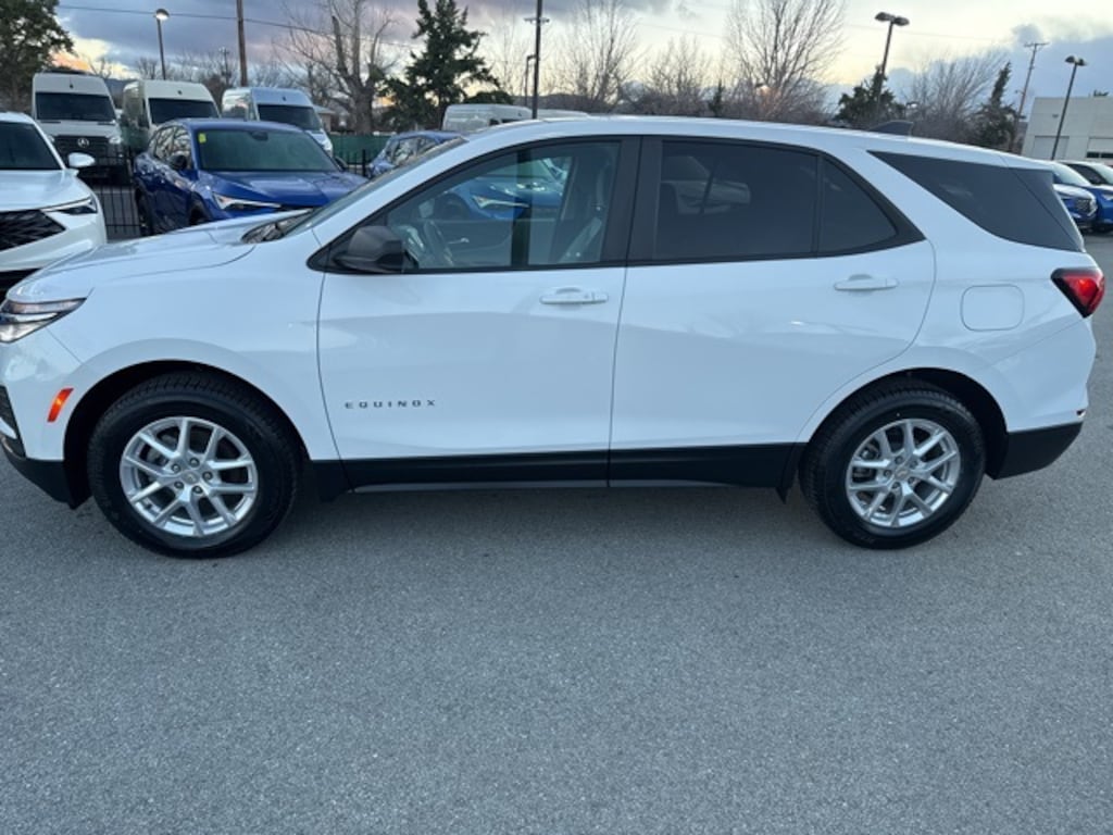 Used 2024 Chevrolet Equinox LS w/1FL SUV