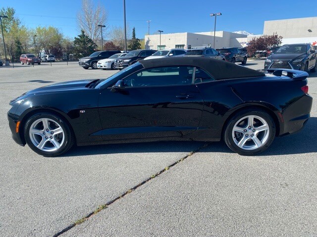 2023 Chevrolet Camaro 1LT photo 2