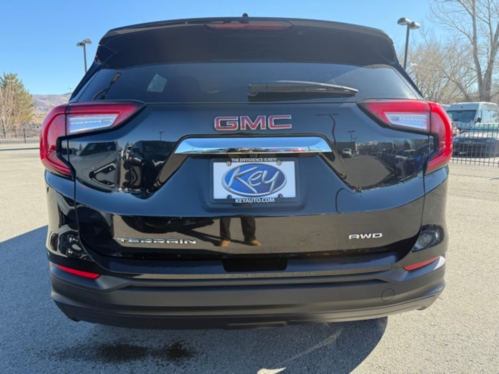 Used 2024 GMC Terrain SLE SUV