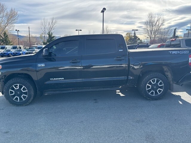 2017 Toyota Tundra SR5 CrewMax photo 4